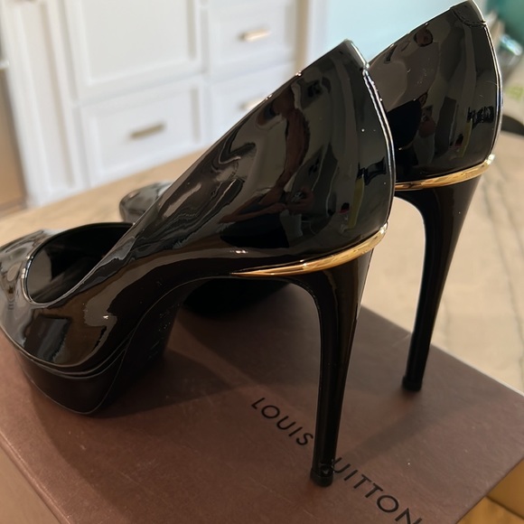 Louis Vuitton Patent Pep Toe Heels - Picture 4 of 8